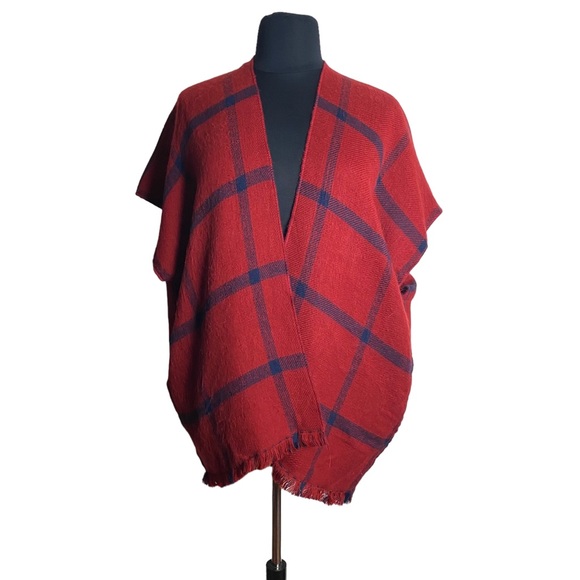 Loft Poncho Womens Sweater Wrap Shrug Soft Warm Fringe Hem Cape Plaid Red Blue - Picture 2 of 10
